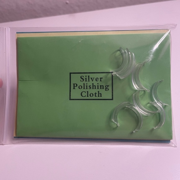 Invisible Ring Size Adjuster for Loose Rings - Picture 1 of 5